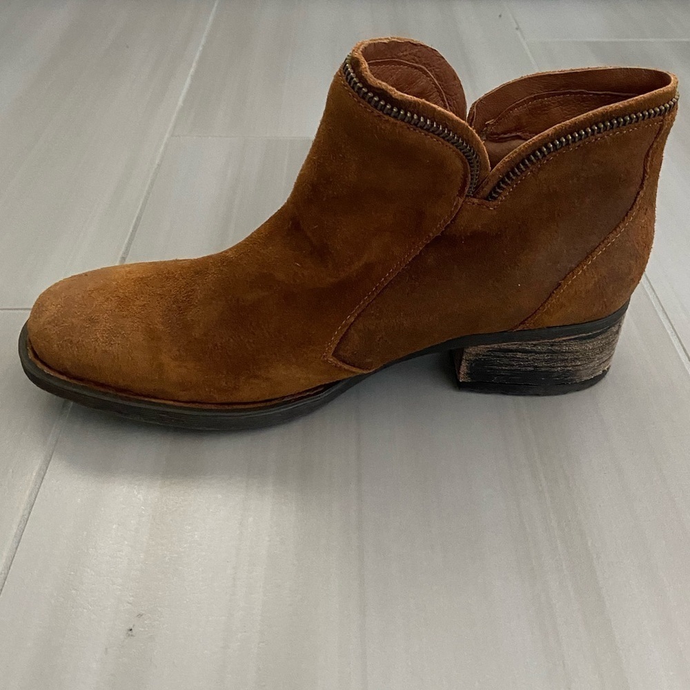 New Born Montoro Distressed Ankle Bootie in Cognac Brown size 10 stacked heel - Picture 4 of 10